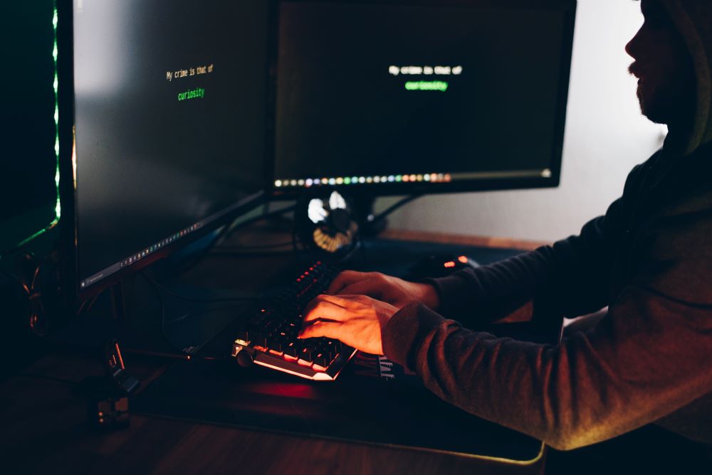 Gdzie zgłosić oszustwo internetowe? Skuteczne kroki w walce z cyberprzestępczością