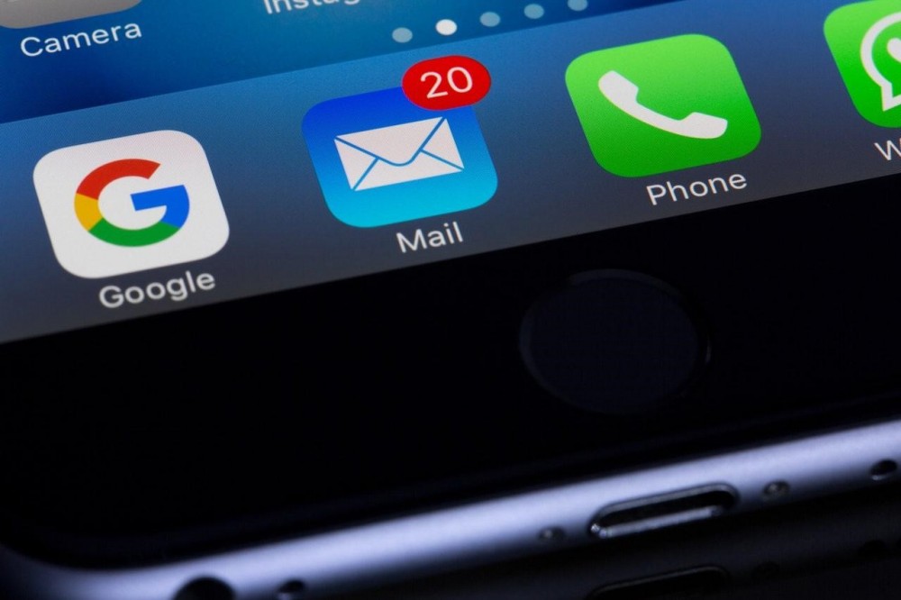 Jak skonfigurować skrzynkę e-mail w telefonie?