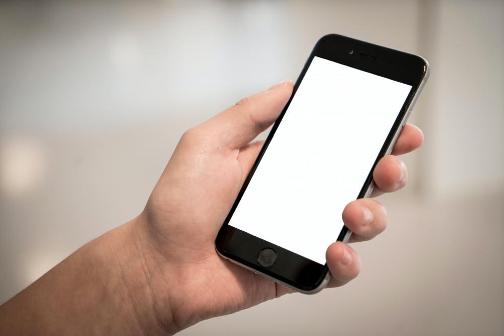 Co zrobić, gdy zawiesi się telefon z wbudowaną baterią?